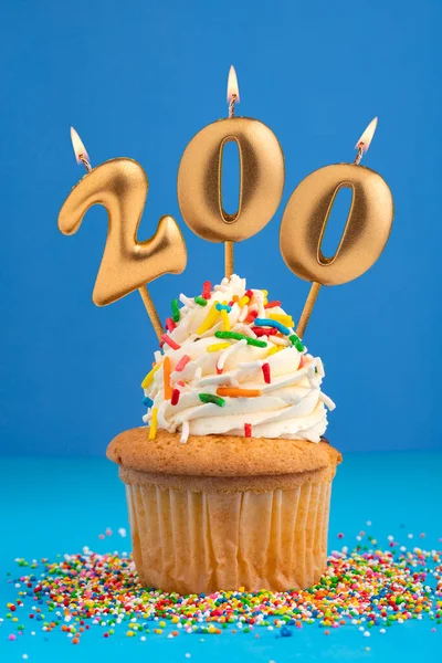 Kaars Nummer 200 Jubileum Cupcake Blauwe Achtergrond — Stockfoto