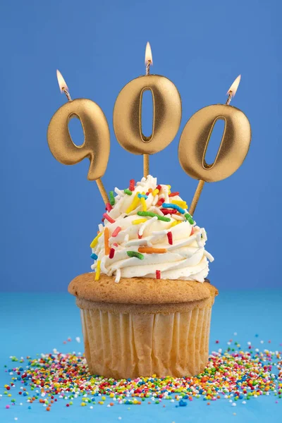Aniversario Cupcake Con 900 Velas Fondo Azul —  Fotos de Stock