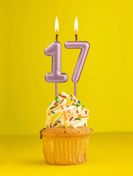 Vela Cumpleaños Número Tarjeta Invitación Con Fondo Amarillo —  Fotos de Stock