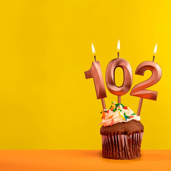 Nummer 102 Verjaardagskaars Viering Gele Achtergrond — Stockfoto