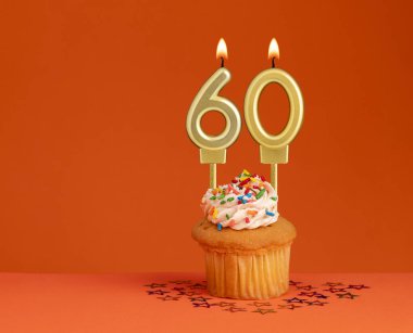 Doğum günü mumu numarası 60 - Turuncu arka planlı davetiye