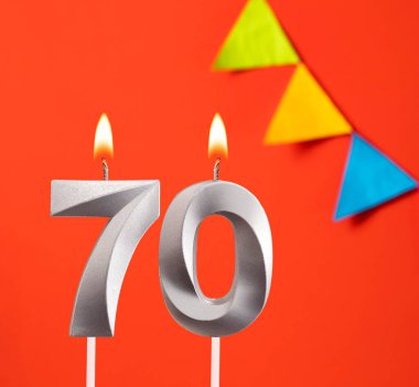 Doğum günü kartı - Turuncu arka planda 70 numara mum
