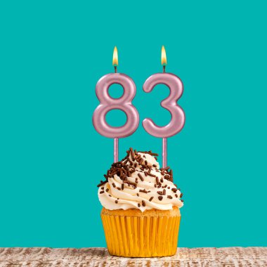 83 numaralı doğum günü mumu - Aquamarine kart tasarımı
