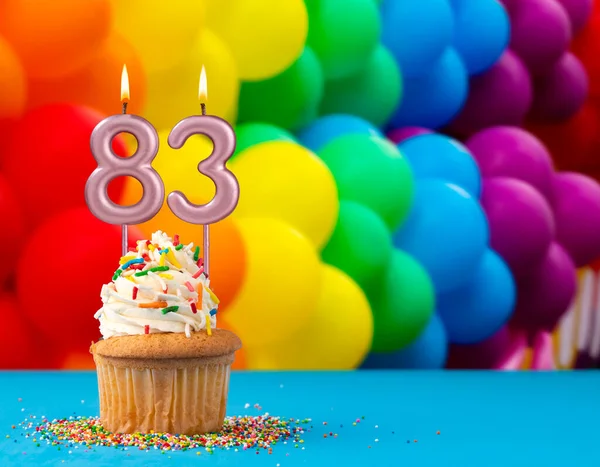 生日蜡烛83号 邀请卡 上面印有色彩艳丽的气球 — 图库照片