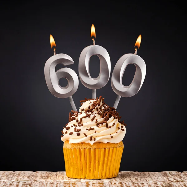 Number of followers or likes - Candle number 600