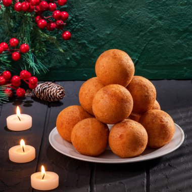 Bunuelos, Kolombiya Noel Mutfağı - Kızarmış Peynirli Ekmek.