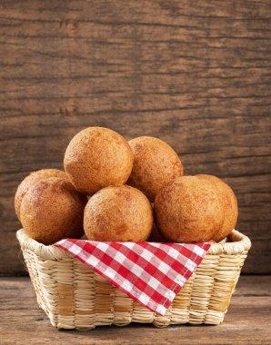 Geleneksel Kolombiya bunuelos (derin kızarmış peynir ekmek)