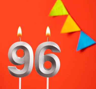 Doğum günü kartı - Turuncu arka planda 96 numara mum
