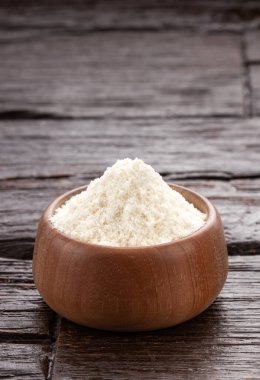 Kasedeki hidrolize kollajen proteini - Rustik ahşap arka plan