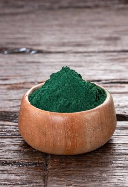 O bir mavi yeşil alg. Sağlıklı beslenme tozu.