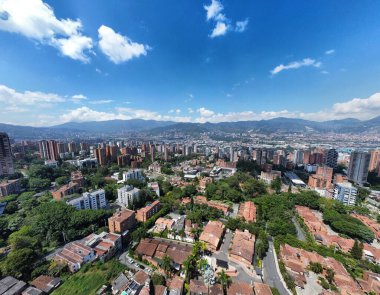 Medellin, Antioquia, Kolombiya. 13 Kasım 2023. El Poblado Mahallesi Panoramik, 14 numaralı komün.