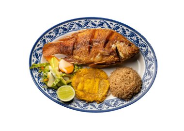 Kızarmış tilapia, geleneksel Kolombiya yemeği, tatlı su balığı.