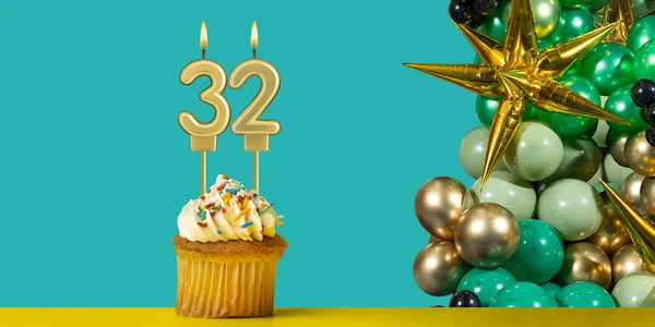 Διακόσμηση Για Χρόνια Cupcake Και Μπαλόνια Κάρτα Γενεθλίων — Φωτογραφία Αρχείου