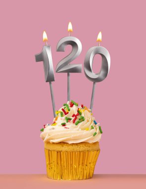 Pastalı 120 numara mum. Doğum günü kartı.