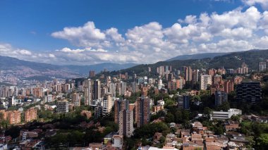 Medellin, Antioquia, Kolombiya. 13 Kasım 2023. El Poblado Mahallesi Panoramik, 14 numaralı komün.