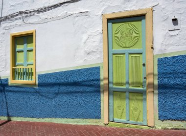 Ciudad Bolivar, Antioquia - Kolombiya. 21 Şubat 2024. Kolombiya şehirlerinin geleneksel mimarisi