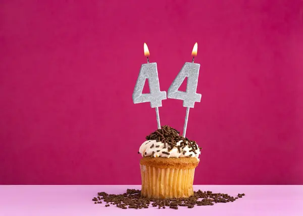 Celebración Cumpleaños Con Vela Número Pastel Chocolate Sobre Fondo Rosa — Foto de Stock