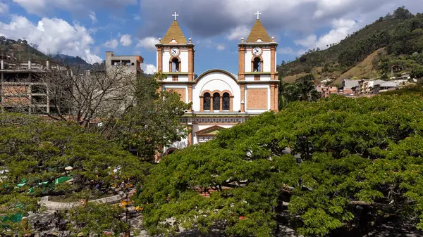 Ciudad Bolivar Antioquia 哥伦比亚 2024年2月21日纯洁的受孕圣殿它始建于1869年 1915年完工 它的建筑是古老的西班牙风格 — 图库照片