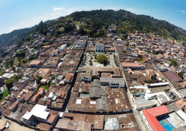 El Retiro, Antioquia - Kolombiya - 2 Mart 2024. Bölümün doğusunda bulunan belediyenin insansız hava aracı ile hava görüntüsü