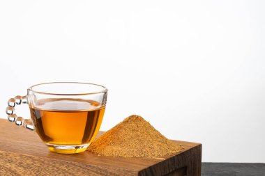 Meyan kökünden sıcak içecek - Glicyrhiza glabra tozu