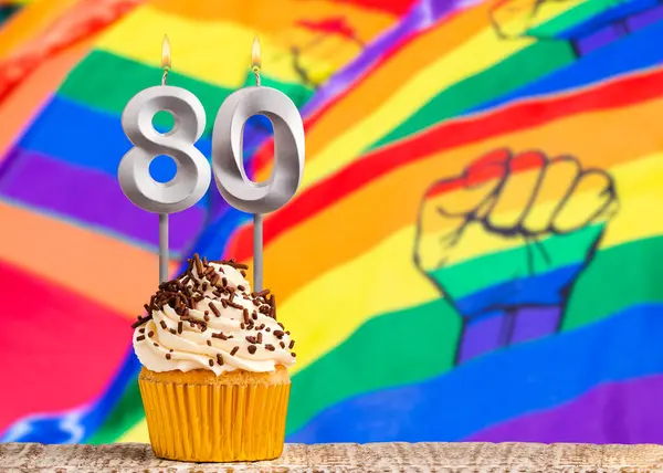 生日蜡烛80号 同性恋游行旗帜背景 — 图库照片