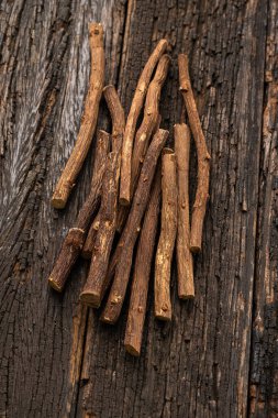 Paloduz ya da meyan kökü - organik meyan kökü grubu. Glicyrhiza glabra
