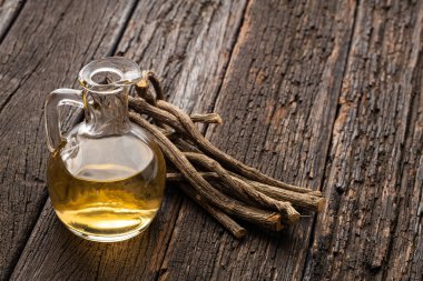 Valeriana Officinalis - Organik kediotu saplarının birleşimi