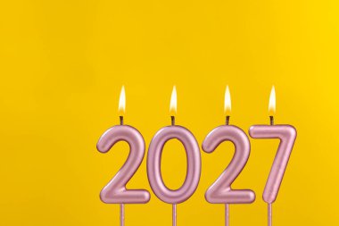Yeni yıl kutlamaları için 2027 numaralı mumlar.