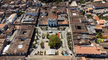 El Retiro, Antioquia - Kolombiya - 2 Mart 2024. Medellin 'e 35 kilometre uzaklıktaki belediyenin insansız hava aracı görüntüsü