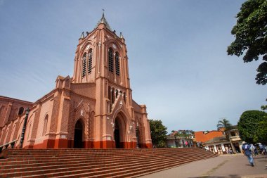 San Roque, Antioquia - Kolombiya - 11 Eylül 2022. Bölge belediyenin ana parkında yer almaktadır.