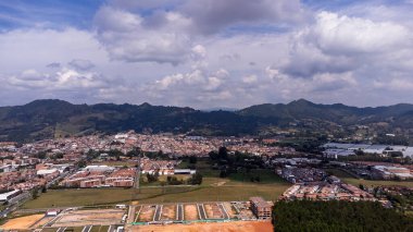 La Ceja, Antioquia - Kolombiya. 9 Mart 2024. Belediye insansız hava aracı ile hava görüntüsü, 7 Aralık 1789 'da kuruldu..