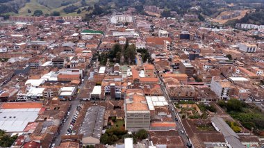 La Ceja, Antioquia - Kolombiya. 9 Mart 2024. Şehrin insansız hava aracı ile Medellin 'e 43.5 mil mesafede..