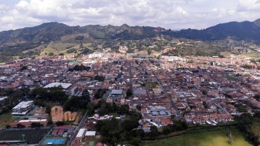 La Ceja, Antioquia - Kolombiya. 9 Mart 2024. Belediye insansız hava aracı ile hava görüntüsü, 7 Aralık 1789 'da kuruldu..