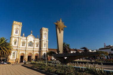 Sogamoso, Boyaca, Kolombiya. 10 Nisan 2024. Ana Katedral, Villa Meydanı 'nda, şehirde..