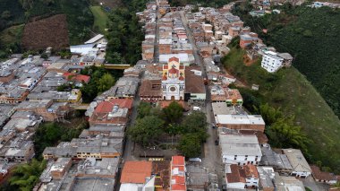 Betulia, Antioquia, Kolombiya. 27 Aralık 2023. 27 Eylül 1849 'da kurulan belediye insansız hava aracı panoraması