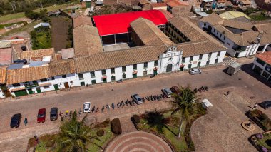 Mongui, Boyaca - Kolombiya. 12 Nisan - 2024. İnsansız hava aracı ile hava fotoğrafçılığı, And Dağları bölgesinde yer alan Kolombiya belediyesi