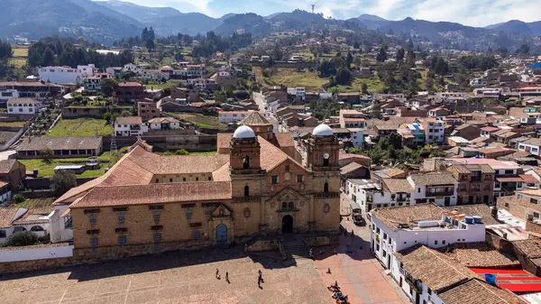 Mongui, Boyaca - Kolombiya. 12 Nisan - 2024. İnsansız hava aracı ile hava manzarası, Kolombiya belediyesi Sugamuxi eyaletinde yer almaktadır.