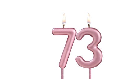 73 numaralı mum - Beyaz arkaplanda doğum günü mumu