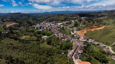 San Vicente Ferrer, Antioquia - Kolombiya. 24 Nisan 2024. Drone fotoğrafçılığı. Bölümün doğu bölgesinde bir belediye bulunmaktadır..