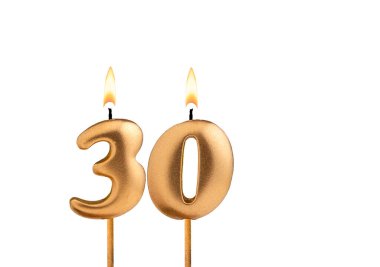 Doğum günü numarası 30 - Beyaz zemin üzerinde altın mum
