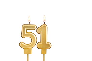 Beyaz arkaplanda 51 numaralı doğum günü mumu