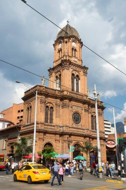 Medellin, Antioquia - Kolombiya - 25 Şubat 2023. Saint Joseph tapınağı Avenida Oriental ve Ayacucho caddelerinin köşesinde 1902 'de açıldı ve 1931' de bir kilise ilan edildi.