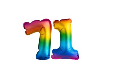 71 numaralı kutlama için çok renkli balon. Beyaz arka planda mutlu yıllar.