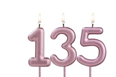 135 numaralı mum - Beyaz arkaplanda doğum günü mumu