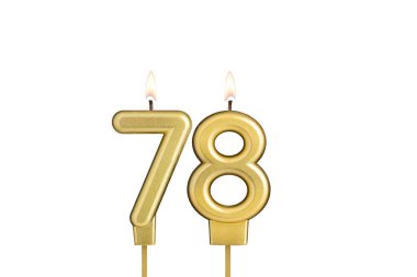 Beyaz arkaplanda 78 numaralı doğum günü mumu.