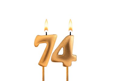 Doğum günü numarası 74 - Beyaz zemin üzerinde altın mum