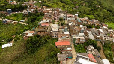 Campamento, Antioquia. Kolombiya - 23 Haziran 2024. Campamento belediyesinin insansız hava aracı ile yapılmış bir panorama..