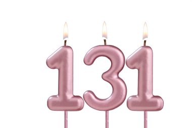 131 numaralı mum - Beyaz arkaplanda doğum günü mumu
