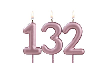 Doğum günü mumu - Beyaz arkaplanda 132 numaralı mum