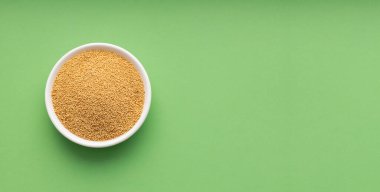 Amaranthus kâsesinde çiğ amaranth tohumu.